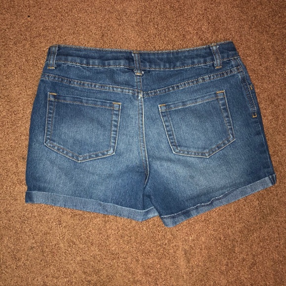 🚫SOLD🚫Girls cherokee jean shorts - Picture 2 of 3